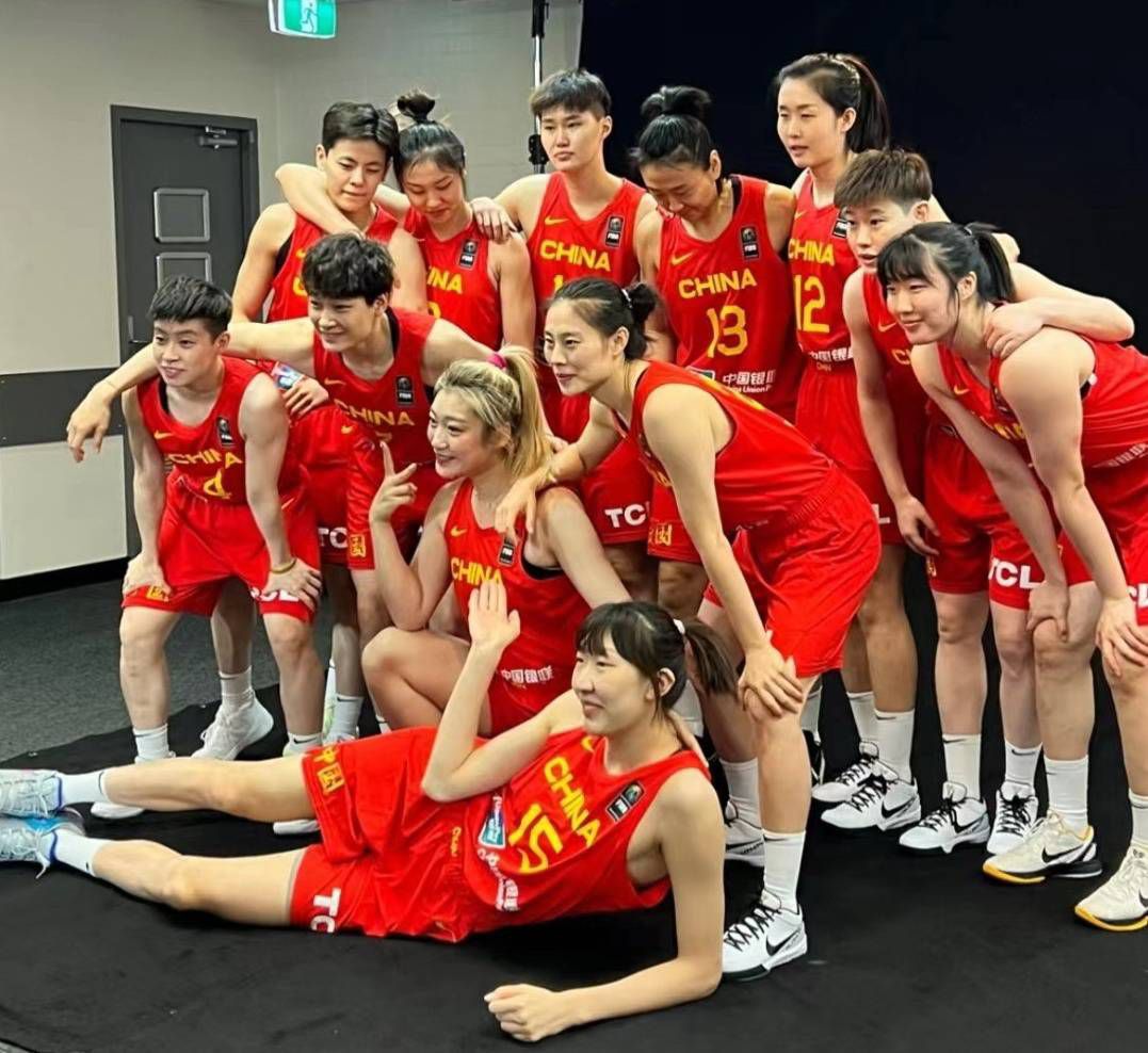 凭什么？叶辰算个屁啊？宋老爷子为什么这么低三下四的给叶辰磕头？换句话说，头都磕了，那岂不是意味着，孙女也可以拱手送出？。